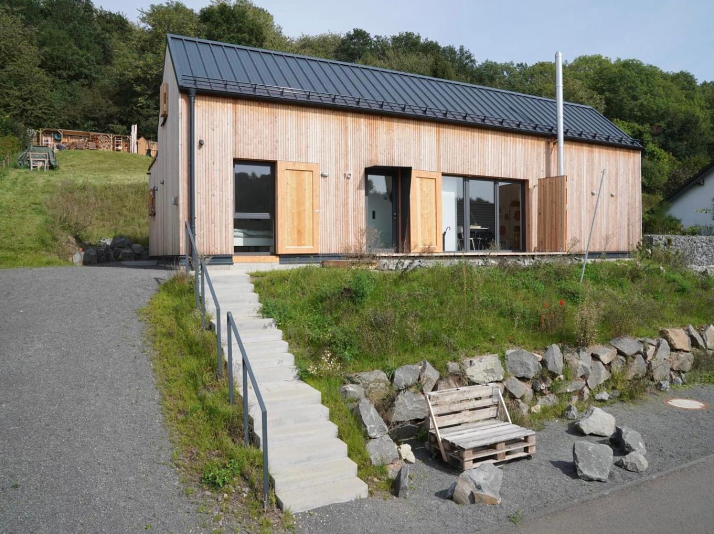 Eifelhausaufzeit-Vulkaneifel-Architekten-Chalet Mit Sauna Im Vulkankrater Immerath Exterior foto